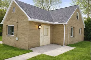 1989 Henderson Ave, Chartiers, PA 15301 - Photo 1