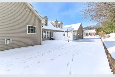 710 Spencer Woods Dr, Pittsburgh, PA 15116 - Photo 20