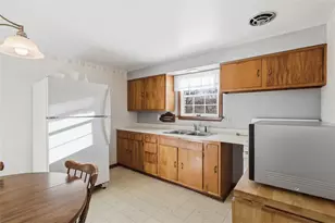 2503 Poinsettia Dr, White Oak, PA 15131 - Photo 14