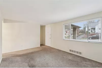 814 Laura St, West Mifflin, PA 15122 - Photo 4