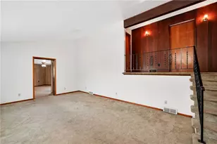 112 Elise Dr, Center Township, PA 16001 - Photo 6