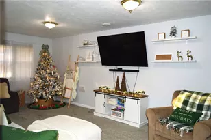 106 Meadowview Dr, Connoquenessing Township, PA 16053 - Photo 2