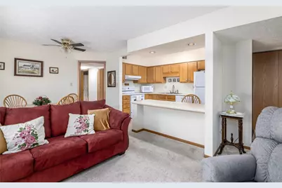 104 Clubhouse Dr #104, South Strabane, PA 15301 - Photo 6