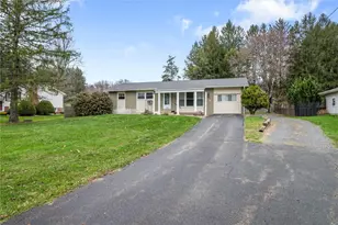 7 Hemlock Dr, Hempfield Township, PA 16125 - Photo 2