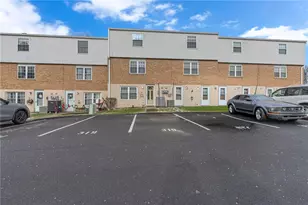 319 Bellford Ct, Cranberry Township, PA 16066 - Photo 2