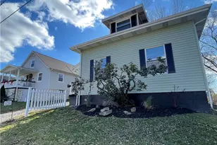 138 E Smithfield St, Mount Pleasant Township, PA 15666 - Photo 4