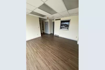 235 Longfellow St, Vandergrift, PA 15690 - Photo 2