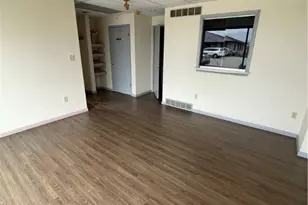 235 Longfellow St, Vandergrift, PA 15690 - Photo 2