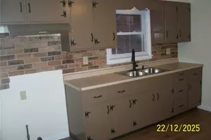 49 E 4th Ave, Latrobe, PA 15650 - Photo 4