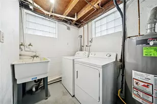 203 Sherrie Dr, Pittsburgh, PA 15239 - Photo 10