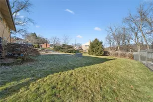 203 Sherrie Dr, Pittsburgh, PA 15239 - Photo 4