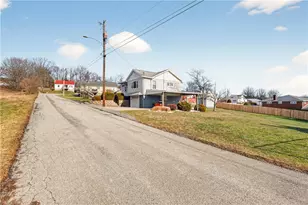205 N Quarry St, Mt Pleasant Boro, PA 15666 - Photo 4