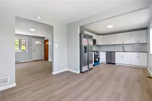 1625 Loretta Dr, Pittsburgh, PA 15235 - Photo 8