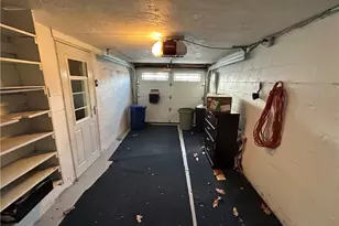 1581 Greencrest Dr, Pittsburgh, PA 15226 - Photo 16