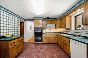 3643 Maplevue Dr, Bethel Park, PA 15102 - Photo 14