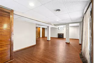 2421 Cronemeyer Ave, Pittsburgh, PA 15212 - Photo 18