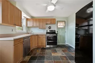 126 Gardenview Dr, Pittsburgh, PA 15212 - Photo 10