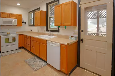 222 N 2nd St, Jeannette, PA 15644 - Photo 16