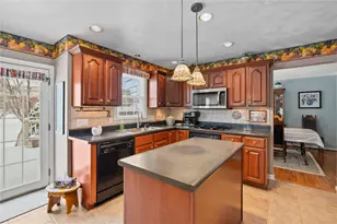 1004 Deveron Ct, Penn Twp, PA 15644 - Photo 10