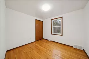 690 Pine Valley Dr, Pittsburgh, PA 15239 - Photo 18