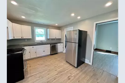 219 E Hillcrest Ave, New Castle, PA 16105 - Photo 8