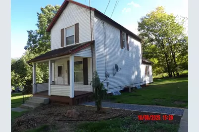 425 Grove St, Hermitage, PA 16148 - Photo 2