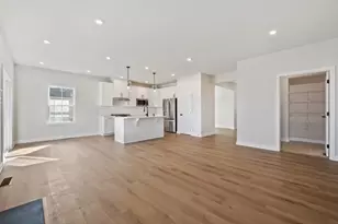 1049 Black Sands Dr, Penn Twp, PA 15644 - Photo 8