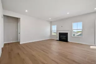 1049 Black Sands Dr, Penn Twp, PA 15644 - Photo 10