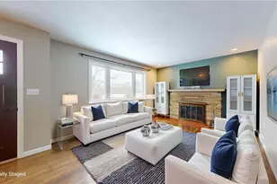 820 Sunset Dr, Center Township, PA 16001 - Photo 2