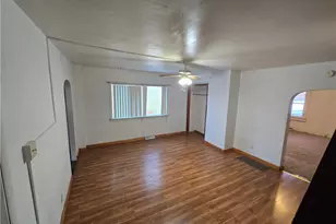 322 Chestnut St, Vandergrift, PA 15690 - Photo 4