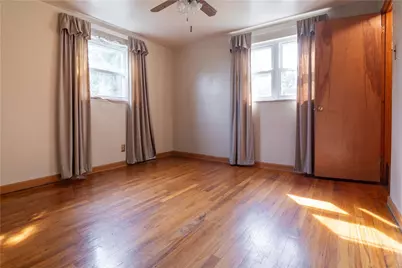 2429 Rose Garden Rd, Green Tree, PA 15220 - Photo 14