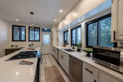 203 N Grandview Dr, Pittsburgh, PA 15215 - Photo 12