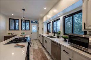 203 N Grandview Dr, Pittsburgh, PA 15215 - Photo 12