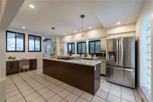 203 N Grandview Dr, Pittsburgh, PA 15215 - Photo 10