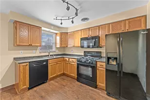 1251 Blue Jay Dr, Scott Township, PA 15243 - Photo 10