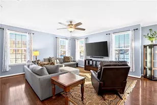 2 Roosevelt Dr, Kennedy Township, PA 15136 - Photo 4