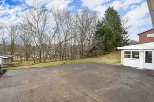 357 Christine Dr, Aliquippa, PA 15001 - Photo 32