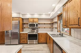 2398 Centennial Dr, Windber, PA 15963 - Photo 10