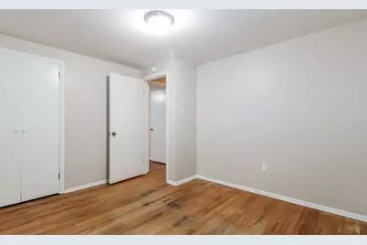 1025 Catherine Dr, Conway, PA 15027 - Photo 10