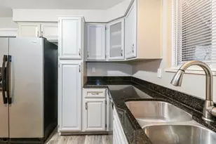 1025 Catherine Dr, Conway, PA 15027 - Photo 8