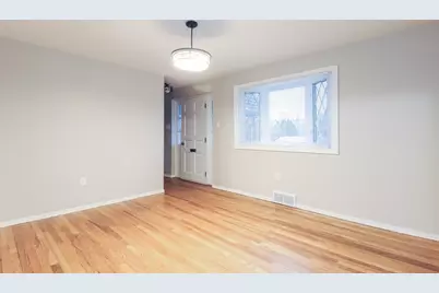 1025 Catherine Dr, Conway, PA 15027 - Photo 4