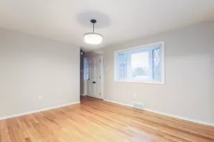 1025 Catherine Dr, Conway, PA 15027 - Photo 4