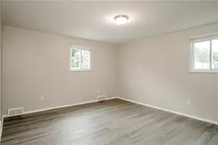 247 Golden Gate Dr, Pittsburgh, PA 15147 - Photo 10