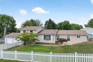 101 Cranbrooke Dr, Findlay Township, PA 15108 - Photo 1