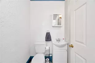 821 Vogan St, New Castle, PA 16101 - Photo 12