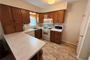 85 E Oak St, White Township, PA 15701 - Photo 2