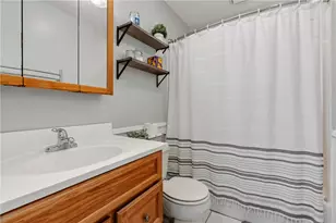 576 Joan St, Cranberry Township, PA 16066 - Photo 8