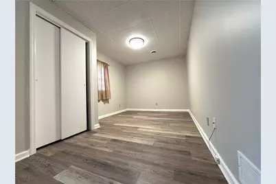 521 Wampum Ave #8, Ellwood City, PA 16117 - Photo 2