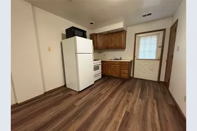 521 Wampum Ave #4, Ellwood City, PA 16117 - Photo 4