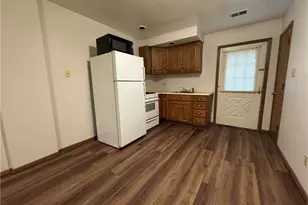 521 Wampum Ave, Ellwood City, PA 16117 - Photo 4